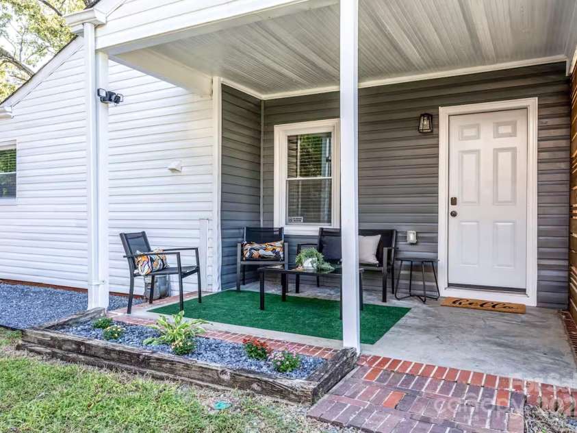 2601 Ashley Road, Charlotte, NC 28208.  MLS# CAR4260885, YatesRealty ID 19308. 