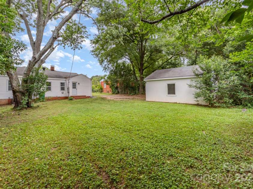 2601 Ashley Road, Charlotte, NC 28208.  MLS# CAR4260885, YatesRealty ID 19308. 