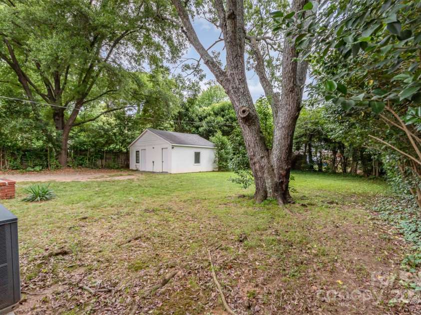 2601 Ashley Road, Charlotte, NC 28208.  MLS# CAR4260885, YatesRealty ID 19308. 