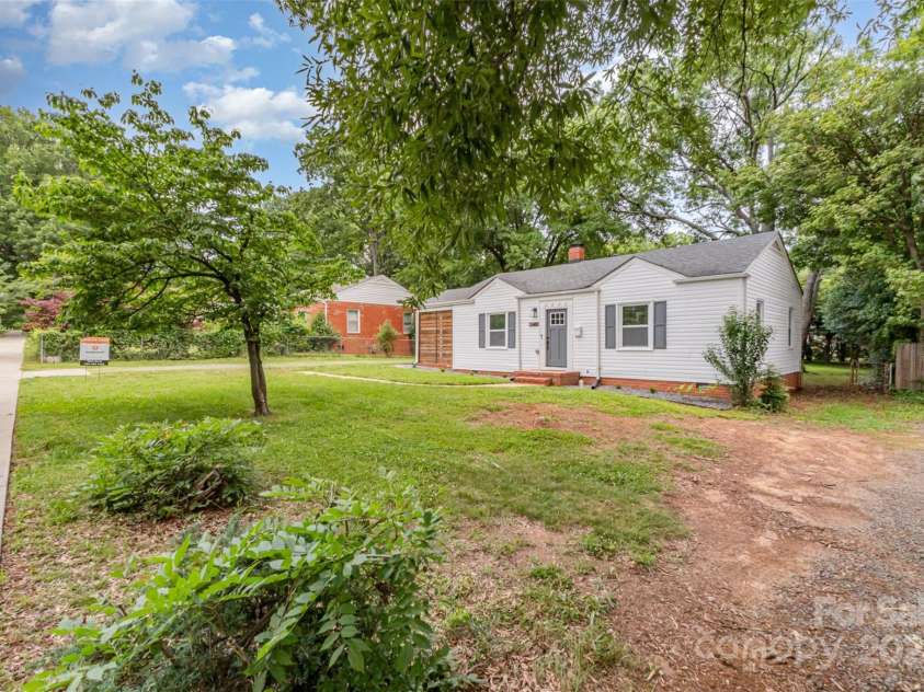 2601 Ashley Road, Charlotte, NC 28208.  MLS# CAR4260885, YatesRealty ID 19308. 