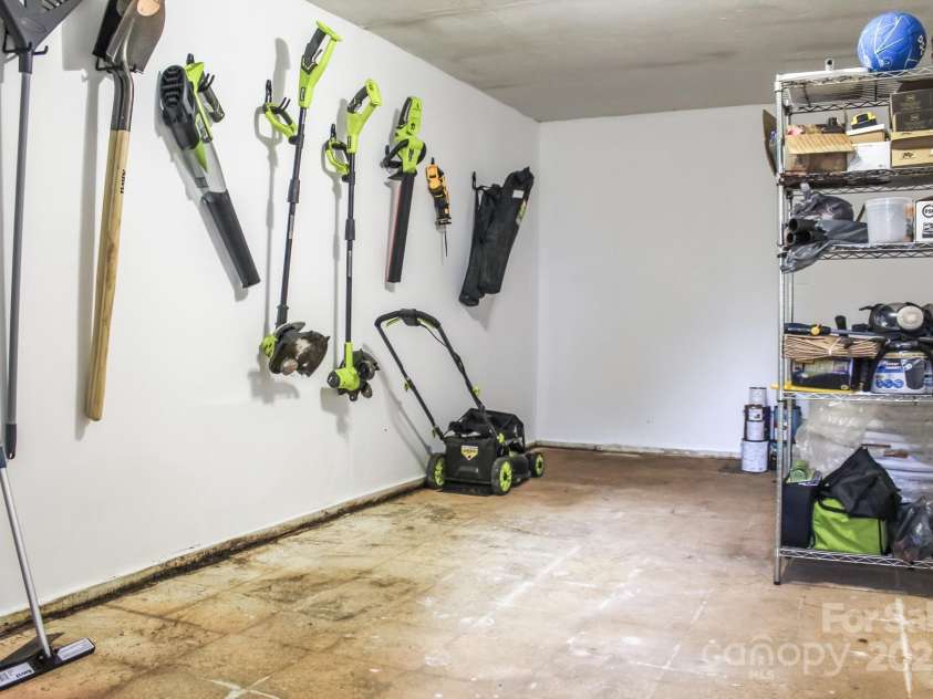 2601 Ashley Road, Charlotte, NC 28208.  MLS# CAR4260885, YatesRealty ID 19308. Bay 2