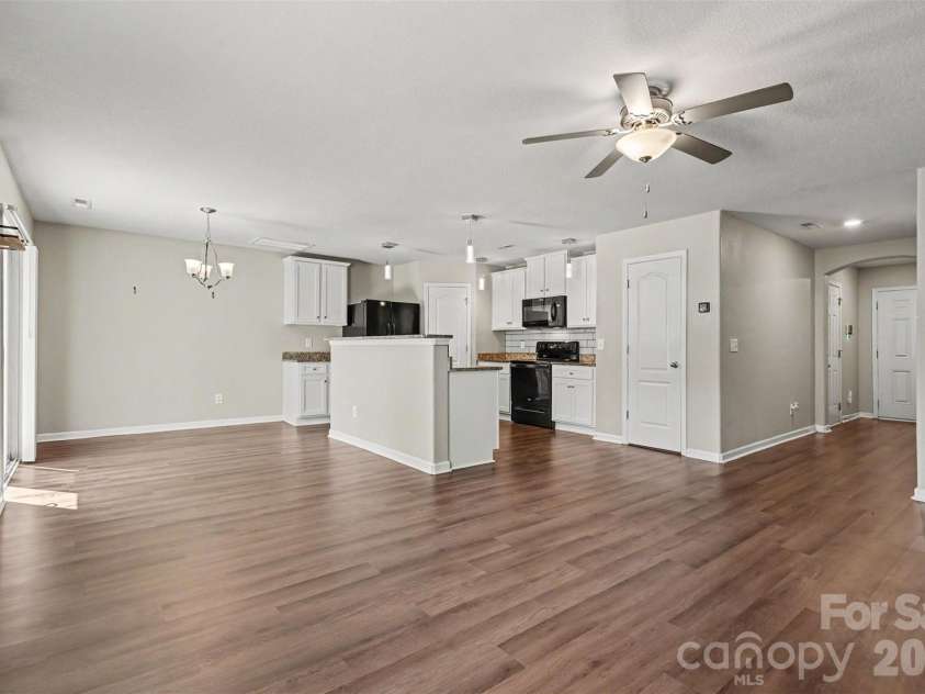 3337 Ellingford Road, Charlotte, NC 28214.  MLS# CAR4402458, YatesRealty ID 19308. 