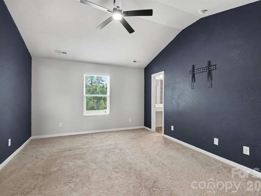 3337 Ellingford Road, Charlotte, NC 28214.  MLS# CAR4402458, YatesRealty ID 19308. 