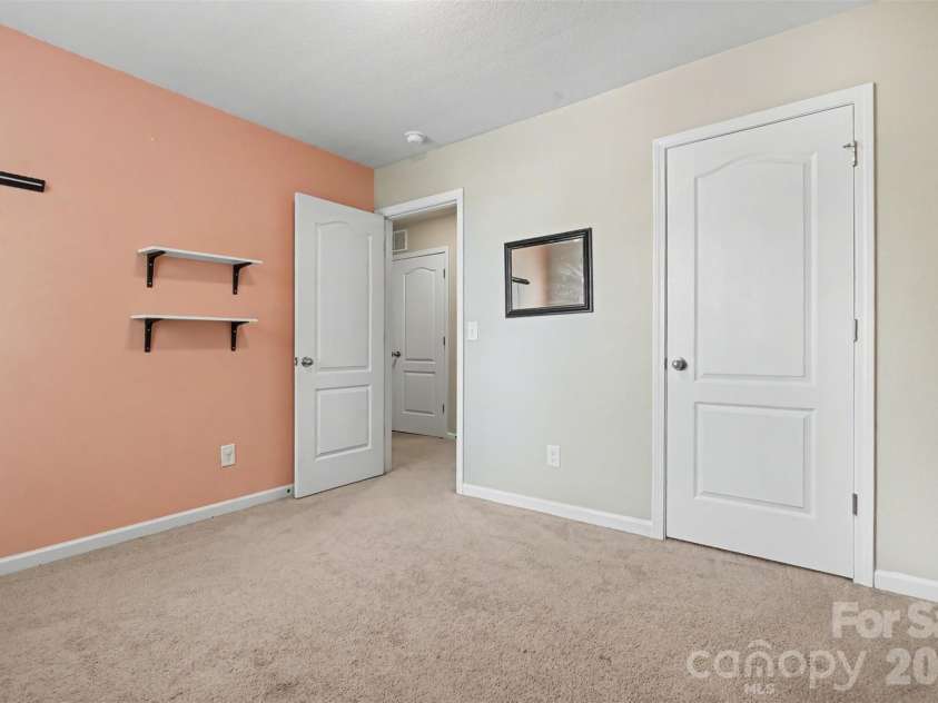 3337 Ellingford Road, Charlotte, NC 28214.  MLS# CAR4402458, YatesRealty ID 19308. 