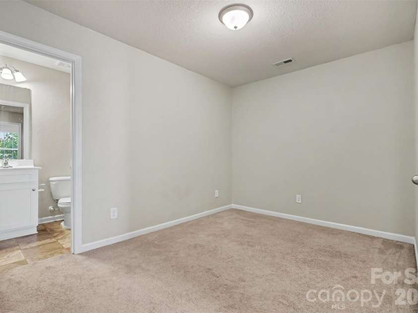 3337 Ellingford Road, Charlotte, NC 28214.  MLS# CAR4402458, YatesRealty ID 19308. 