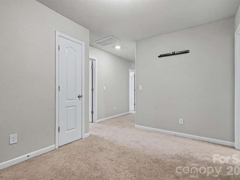 3337 Ellingford Road, Charlotte, NC 28214.  MLS# CAR4402458, YatesRealty ID 19308. 