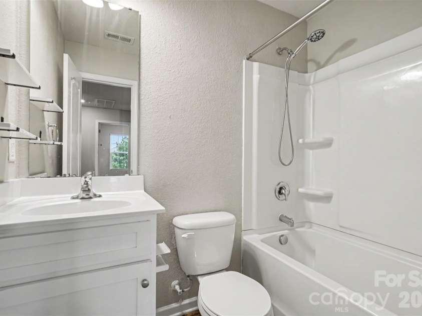 3337 Ellingford Road, Charlotte, NC 28214.  MLS# CAR4402458, YatesRealty ID 19308. 