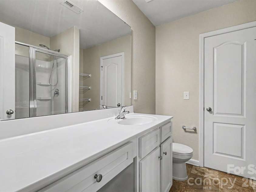 3337 Ellingford Road, Charlotte, NC 28214.  MLS# CAR4402458, YatesRealty ID 19308. 