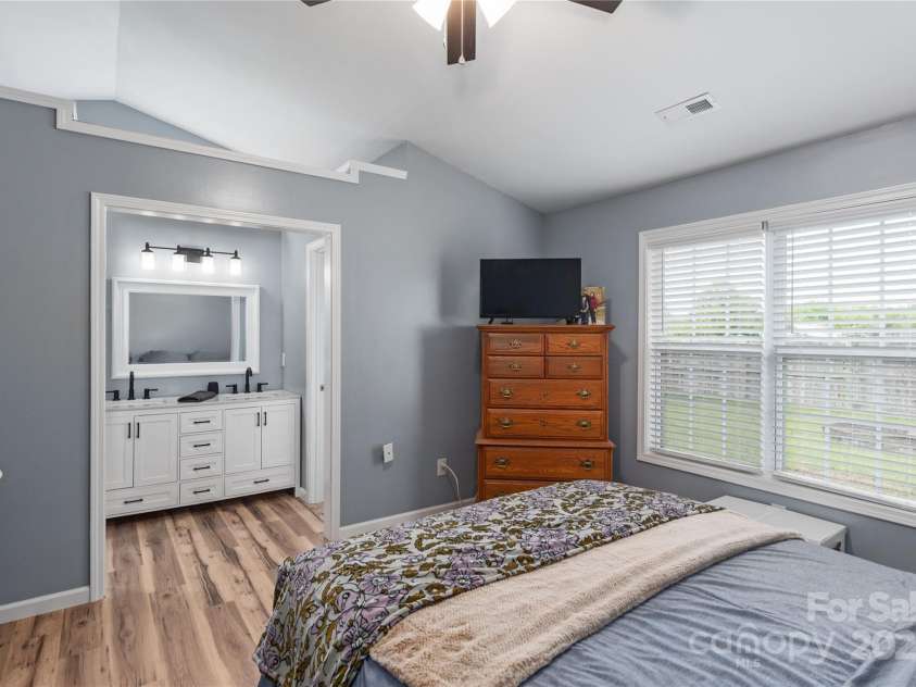 152 Sunberry Trail, Fletcher, NC 28732.  MLS# CAR4255053, YatesRealty ID 19309. 