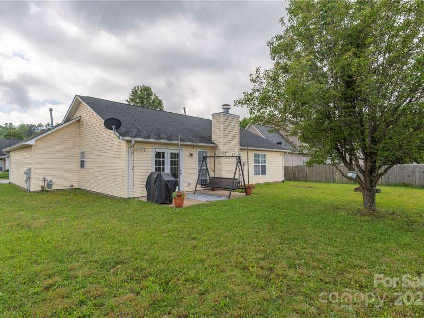 152 Sunberry Trail, Fletcher, NC 28732.  MLS# CAR4255053, YatesRealty ID 19309. 