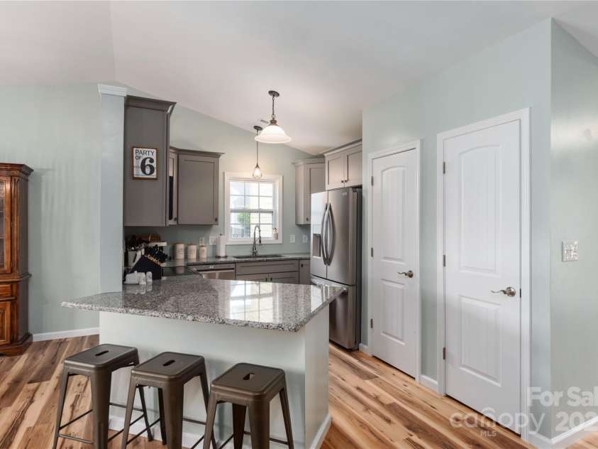 152 Sunberry Trail, Fletcher, NC 28732.  MLS# CAR4255053, YatesRealty ID 19309. New Kitchen and all new appliances