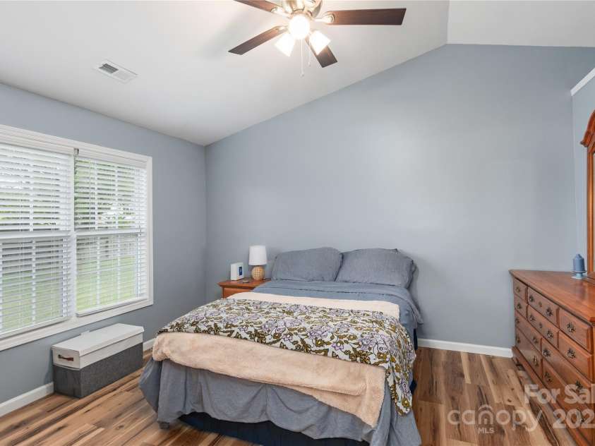 152 Sunberry Trail, Fletcher, NC 28732.  MLS# CAR4255053, YatesRealty ID 19309. Spacious Primary BR