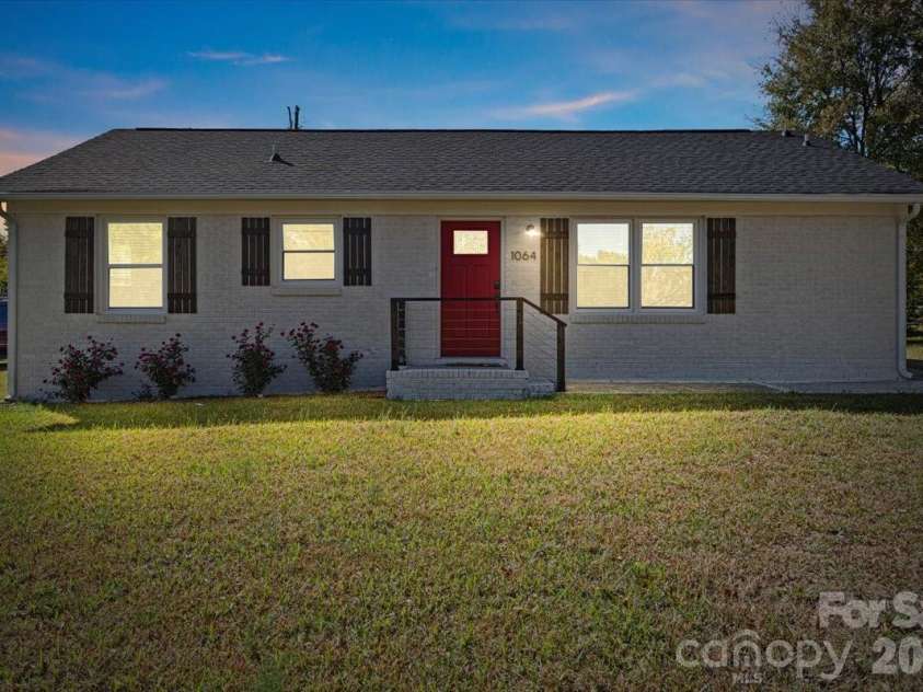 1064 Winchester Drive, Rock Hill, SC 29730.  MLS# CAR4363657, YatesRealty ID 19310. 