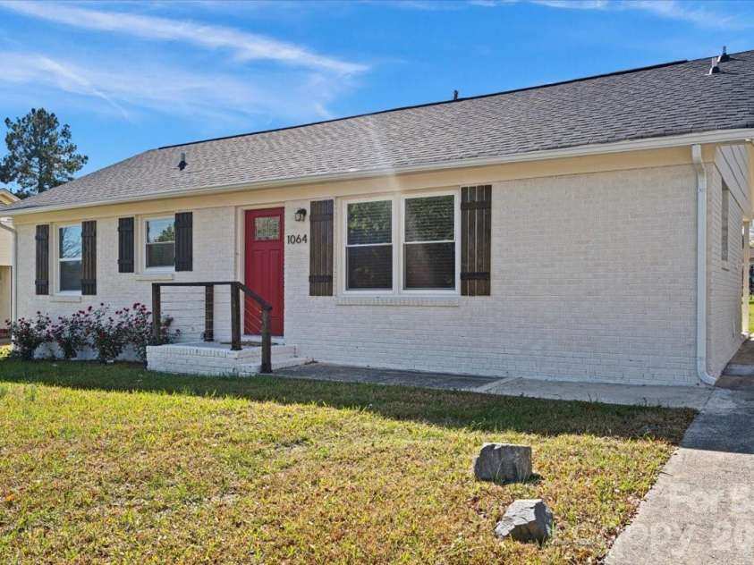 1064 Winchester Drive, Rock Hill, SC 29730.  MLS# CAR4363657, YatesRealty ID 19310. 