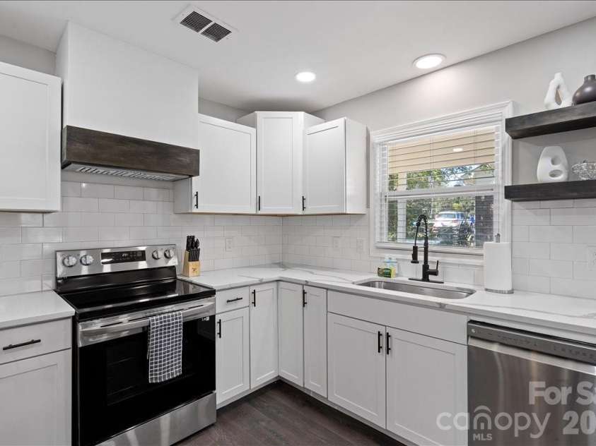 1064 Winchester Drive, Rock Hill, SC 29730.  MLS# CAR4363657, YatesRealty ID 19310. 