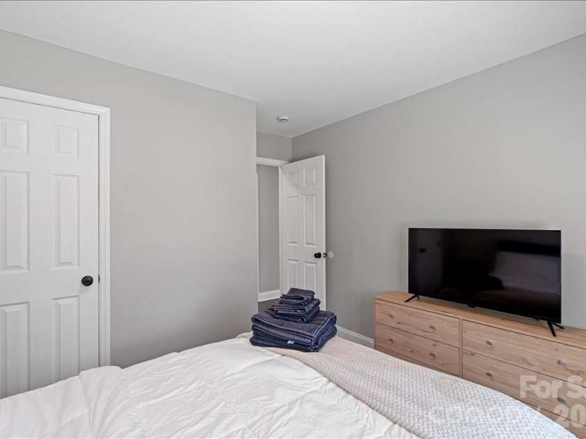 1064 Winchester Drive, Rock Hill, SC 29730.  MLS# CAR4363657, YatesRealty ID 19310. 