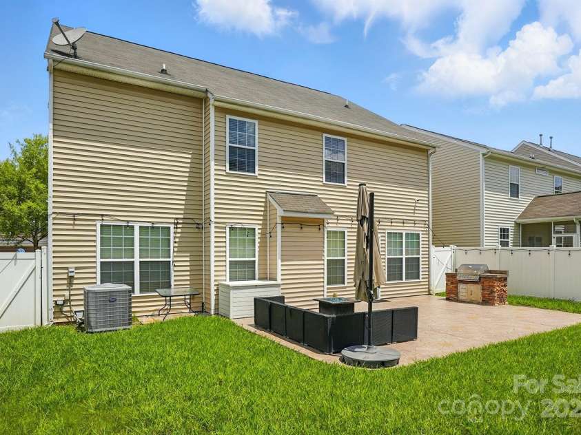2233 Sonoma Valley Drive, Charlotte, NC 28214.  MLS# CAR4265873, YatesRealty ID 19310. 