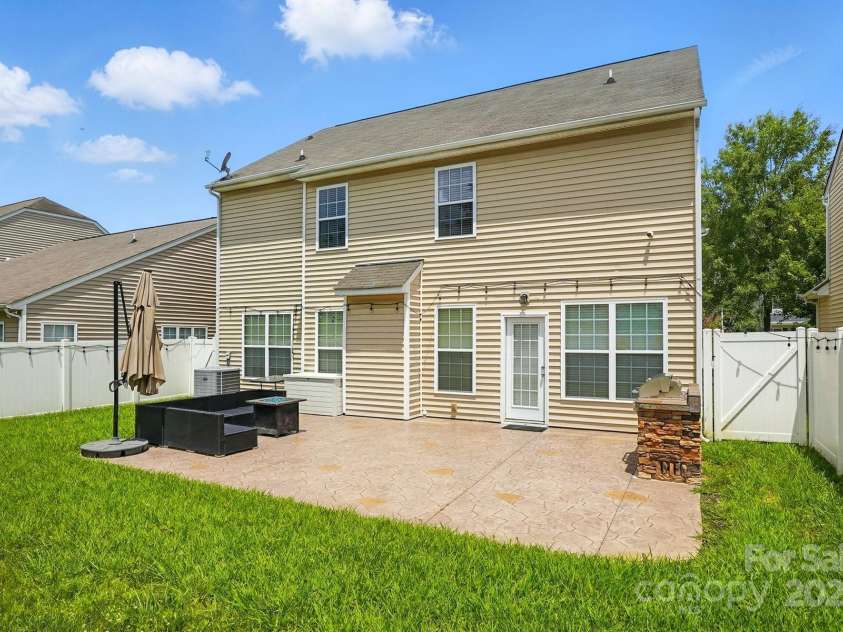 2233 Sonoma Valley Drive, Charlotte, NC 28214.  MLS# CAR4265873, YatesRealty ID 19310. 