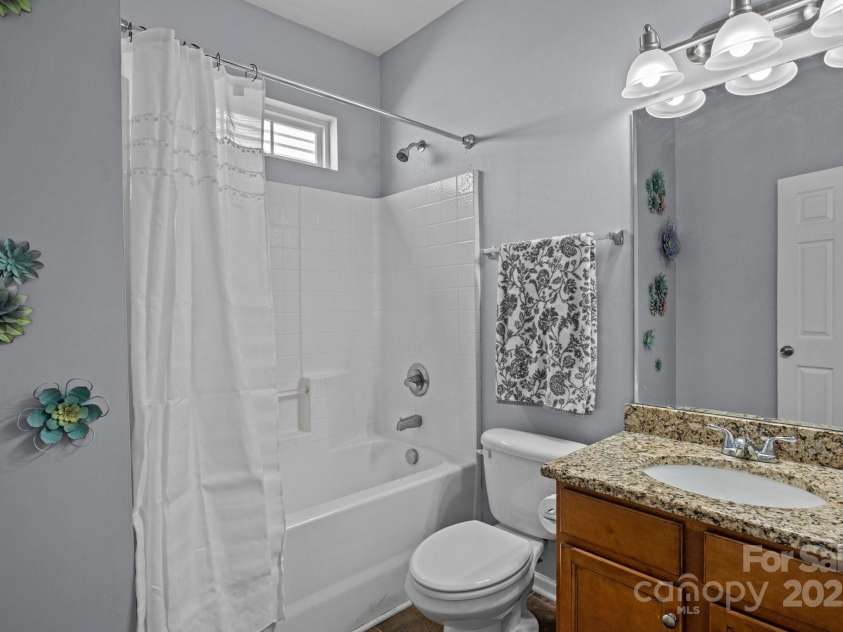 2233 Sonoma Valley Drive, Charlotte, NC 28214.  MLS# CAR4265873, YatesRealty ID 19310. First floor full bathroom