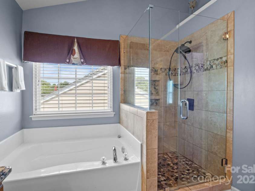 2233 Sonoma Valley Drive, Charlotte, NC 28214.  MLS# CAR4265873, YatesRealty ID 19310. Owners Suite Bathroom