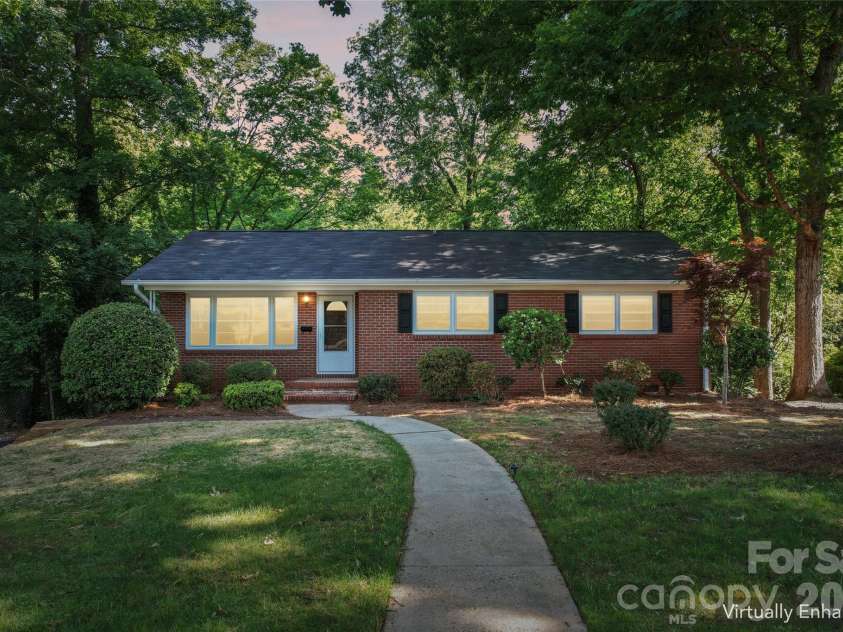 2227 Wensley Drive, Charlotte, NC 28210.  MLS# CAR4376969, YatesRealty ID 19311. 