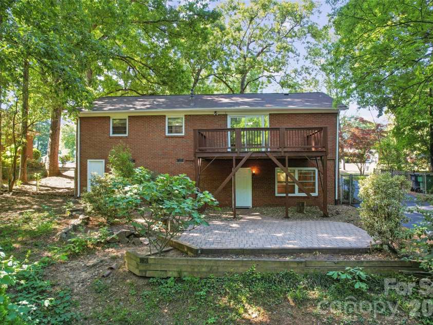2227 Wensley Drive, Charlotte, NC 28210.  MLS# CAR4376969, YatesRealty ID 19311. 