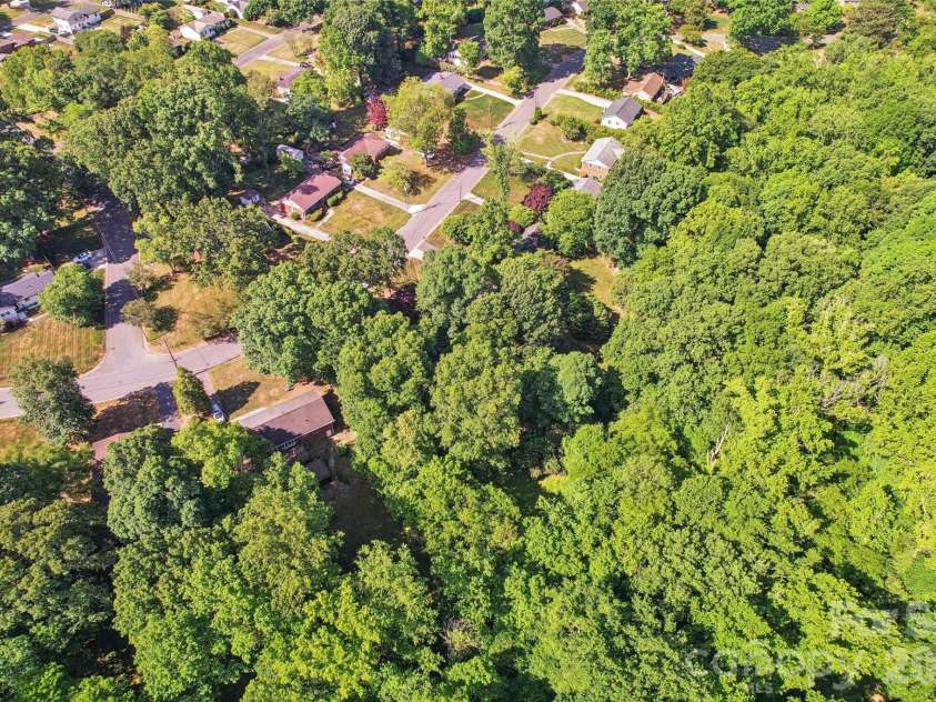 2227 Wensley Drive, Charlotte, NC 28210.  MLS# CAR4376969, YatesRealty ID 19311. 