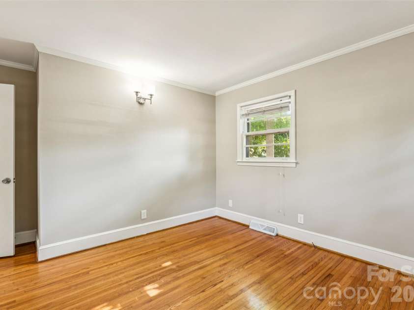 2227 Wensley Drive, Charlotte, NC 28210.  MLS# CAR4376969, YatesRealty ID 19311. 