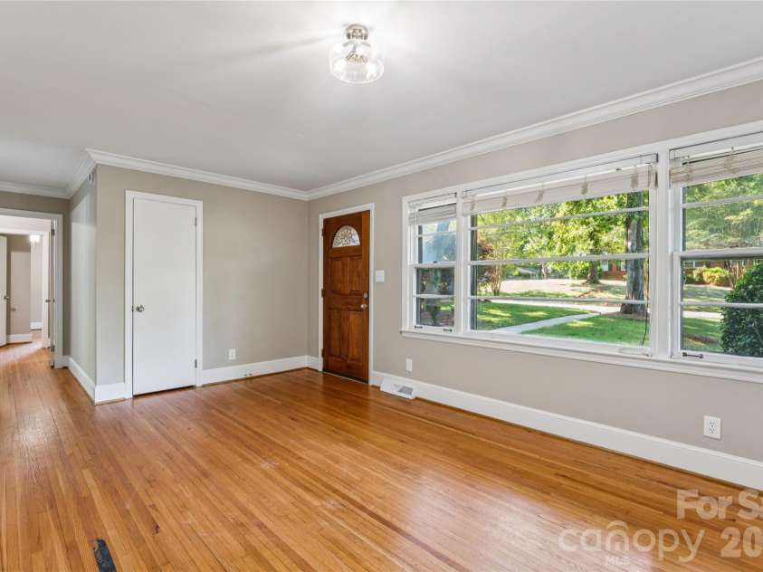 2227 Wensley Drive, Charlotte, NC 28210.  MLS# CAR4376969, YatesRealty ID 19311. Living room