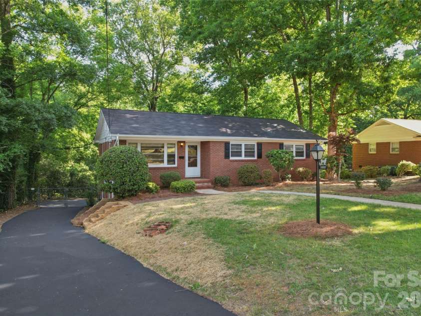 2227 Wensley Drive, Charlotte, NC 28210.  MLS# CAR4376969, YatesRealty ID 19311. Newly re-finished driveway!