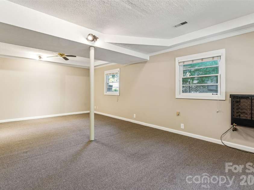 2227 Wensley Drive, Charlotte, NC 28210.  MLS# CAR4376969, YatesRealty ID 19311. Walkout finished Basement!!