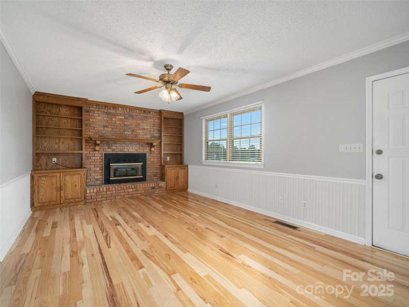 321 Jupiter Road, Weaverville, NC 28787.  MLS# CAR4266351, YatesRealty ID 19311. 