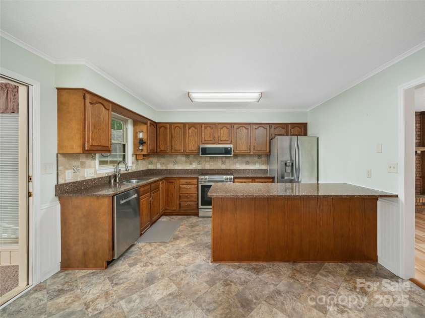 321 Jupiter Road, Weaverville, NC 28787.  MLS# CAR4266351, YatesRealty ID 19311. 