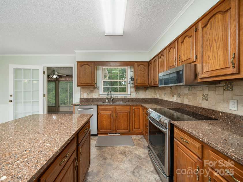 321 Jupiter Road, Weaverville, NC 28787.  MLS# CAR4266351, YatesRealty ID 19311. 