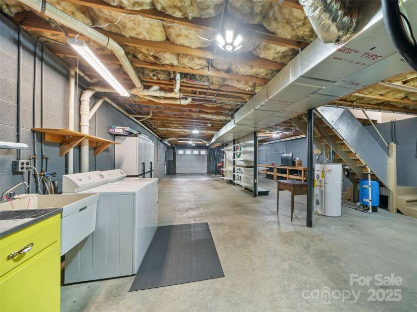 321 Jupiter Road, Weaverville, NC 28787.  MLS# CAR4266351, YatesRealty ID 19311. 