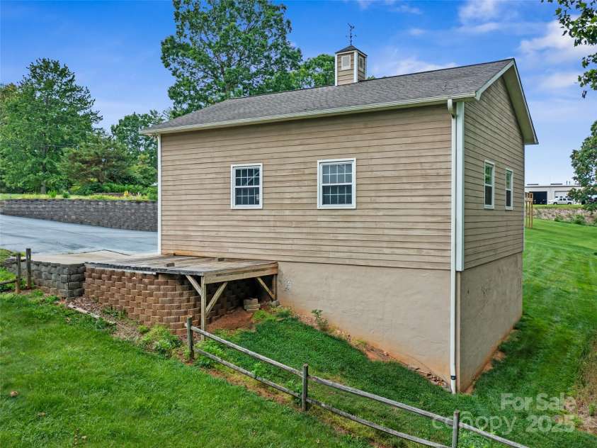 321 Jupiter Road, Weaverville, NC 28787.  MLS# CAR4266351, YatesRealty ID 19311. 