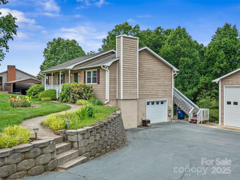 321 Jupiter Road, Weaverville, NC 28787.  MLS# CAR4266351, YatesRealty ID 19311. 