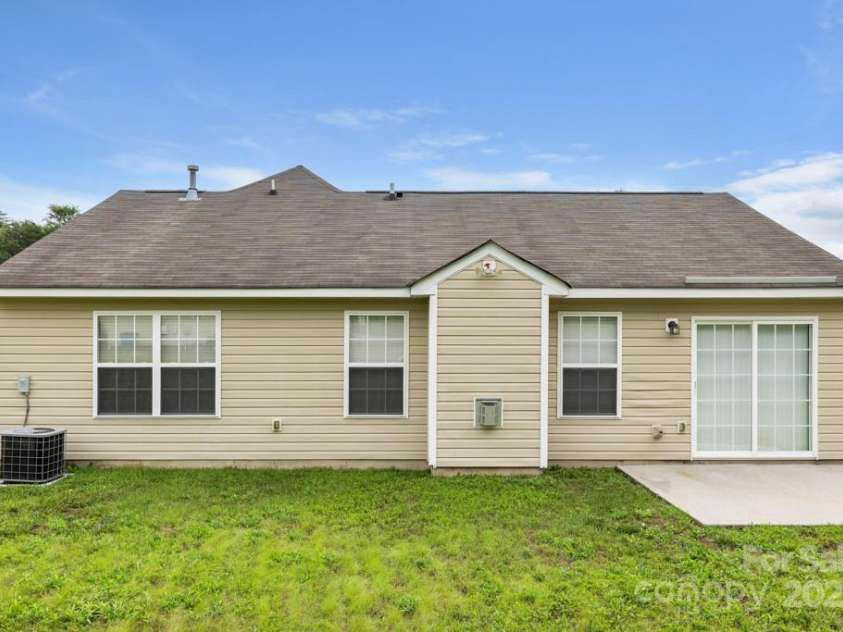 4714 Adamshire Avenue, Concord, NC 28025.  MLS# CAR4266094, YatesRealty ID 19312. 