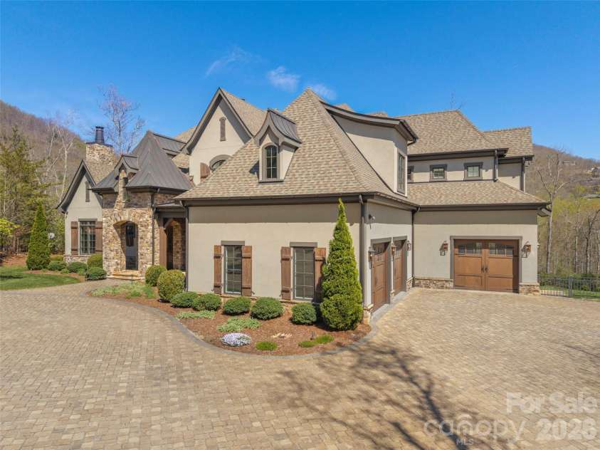 1925 White Tree Trail, Arden, NC 28704.  MLS# CAR4372679, YatesRealty ID 19314. 