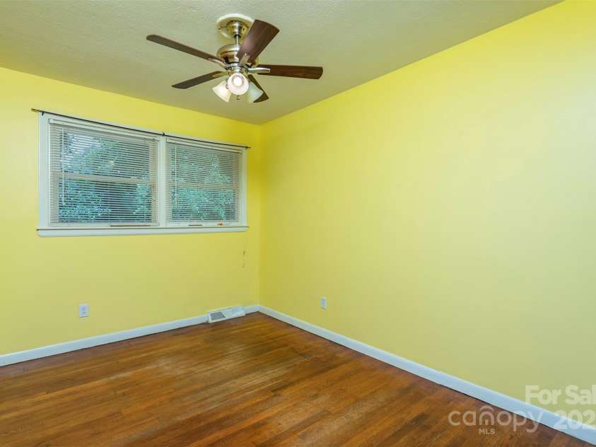 49 Jeffress Avenue, Asheville, NC 28803.  MLS# CAR4258429, YatesRealty ID 19316. 