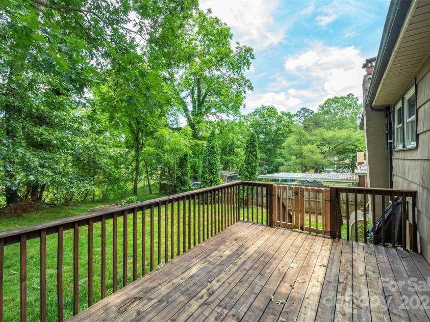 49 Jeffress Avenue, Asheville, NC 28803.  MLS# CAR4258429, YatesRealty ID 19316. 