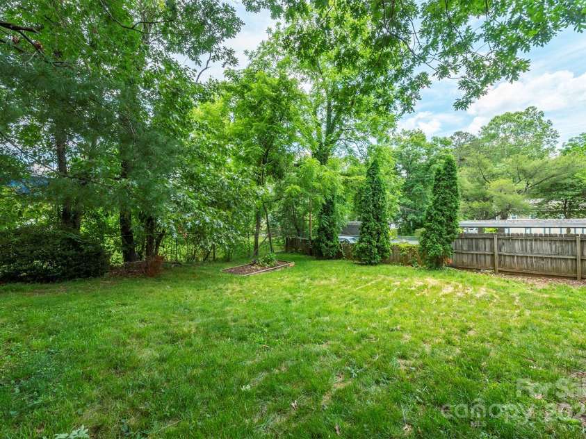 49 Jeffress Avenue, Asheville, NC 28803.  MLS# CAR4258429, YatesRealty ID 19316. 