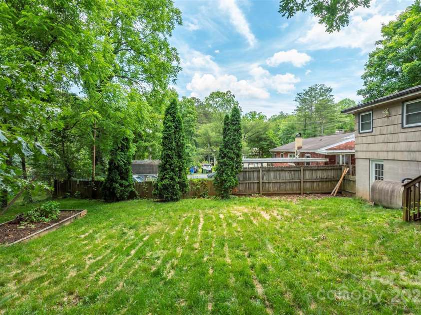 49 Jeffress Avenue, Asheville, NC 28803.  MLS# CAR4258429, YatesRealty ID 19316. Expansive back yard