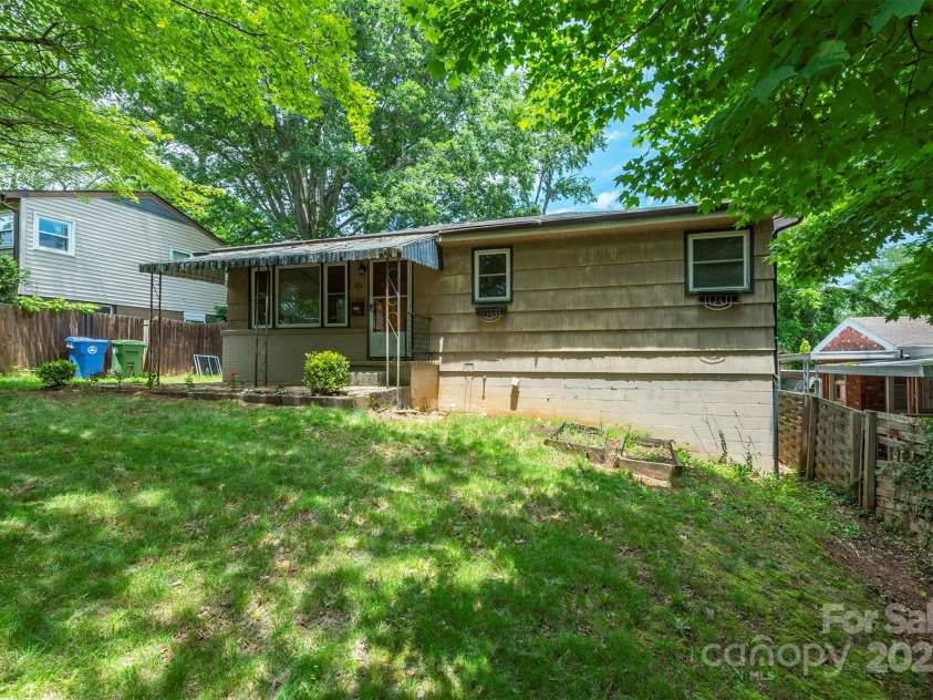49 Jeffress Avenue, Asheville, NC 28803.  MLS# CAR4258429, YatesRealty ID 19316. Private front yard