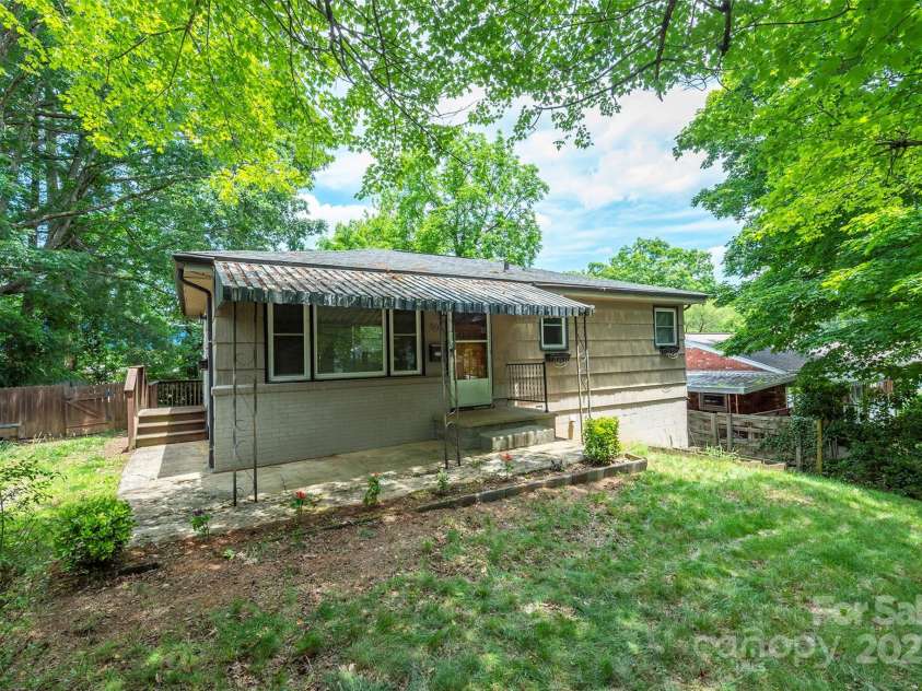 49 Jeffress Avenue, Asheville, NC 28803.  MLS# CAR4258429, YatesRealty ID 19316. Street View