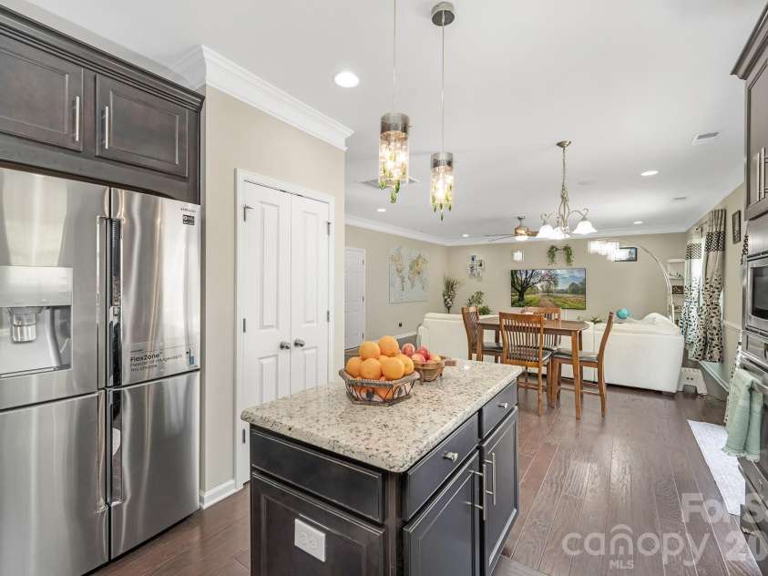 10840 Cove Point Drive, Charlotte, NC 28278.  MLS# CAR4354828, YatesRealty ID 19317. 