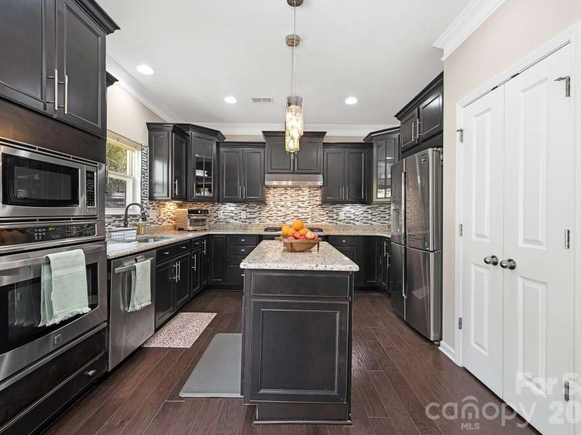 10840 Cove Point Drive, Charlotte, NC 28278.  MLS# CAR4354828, YatesRealty ID 19317. Kitchen