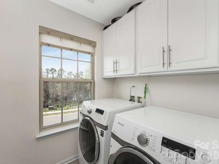 10840 Cove Point Drive, Charlotte, NC 28278.  MLS# CAR4354828, YatesRealty ID 19317. Laundry Room