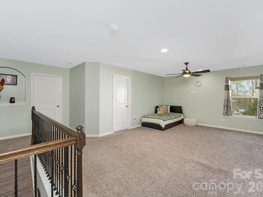 10840 Cove Point Drive, Charlotte, NC 28278.  MLS# CAR4354828, YatesRealty ID 19317. Loft