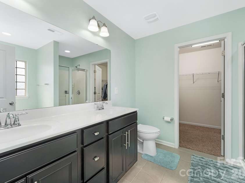 10840 Cove Point Drive, Charlotte, NC 28278.  MLS# CAR4354828, YatesRealty ID 19317. Master Bathroom
